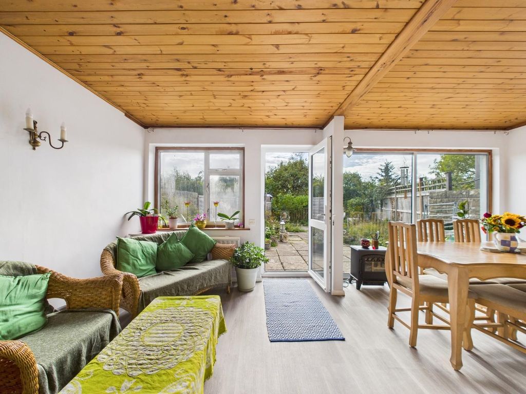 Property photo 3 of 39 Cam01530G0-Pr0345-Still021.Jpg