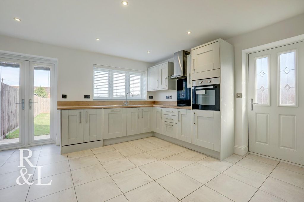 Property photo 3 of 28 Royston&Lund (9).Jpg