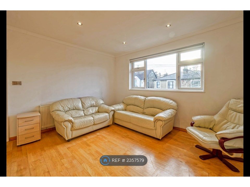 Property photo 2 of 19 Lounge