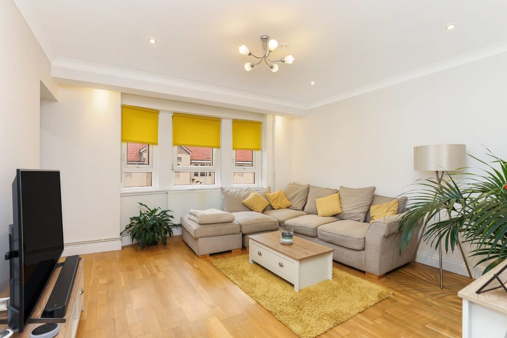 Property photo 2 of 14 Lounge