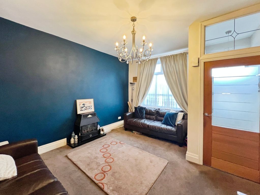 Property photo 2 of 17 Lounge
