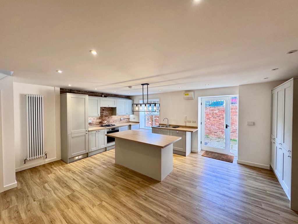 Property photo 3 of 21