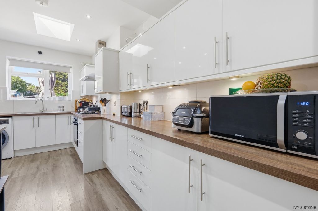 Property photo 3 of 25 4495732