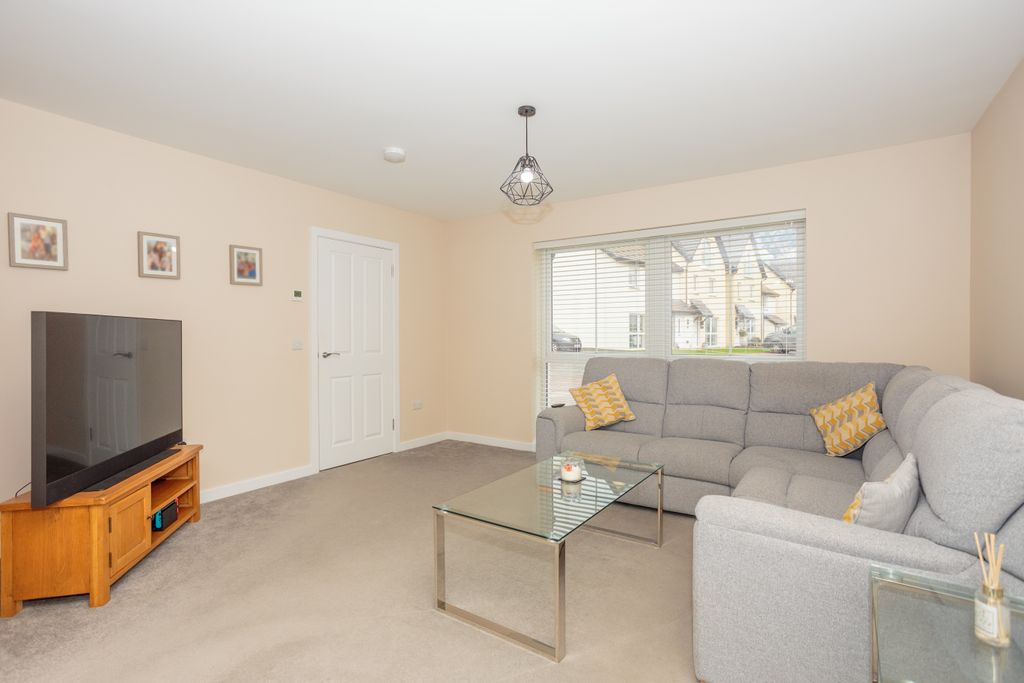 Property photo 2 of 35 Living Room