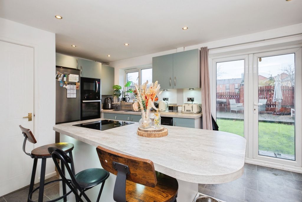 Property photo 3 of 12 Pbox-Img.Jpg