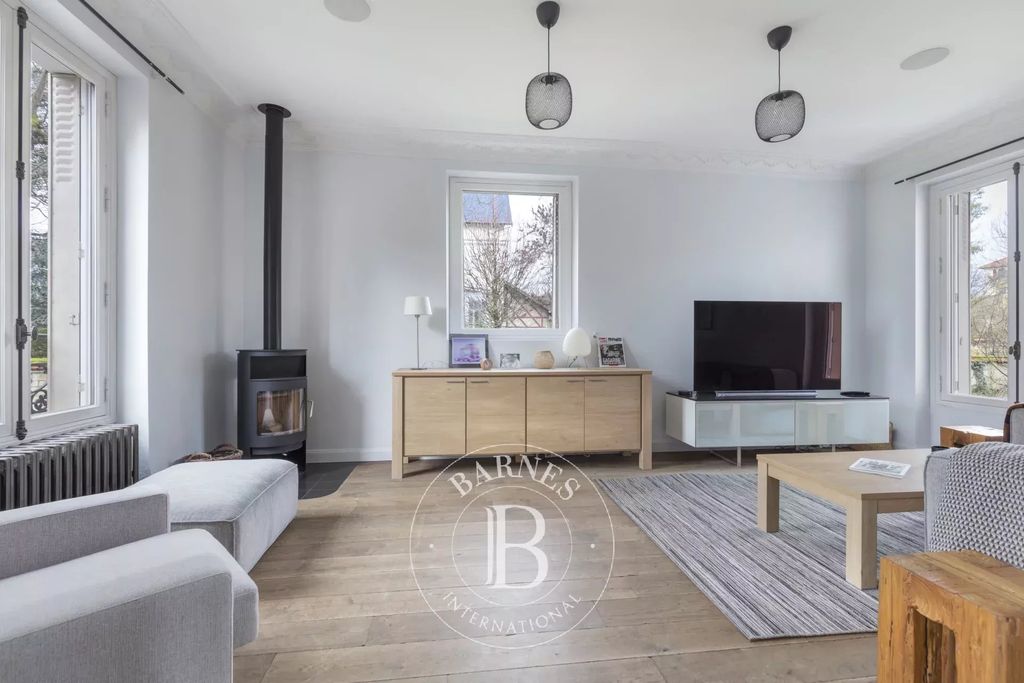 Property photo 1 of 25