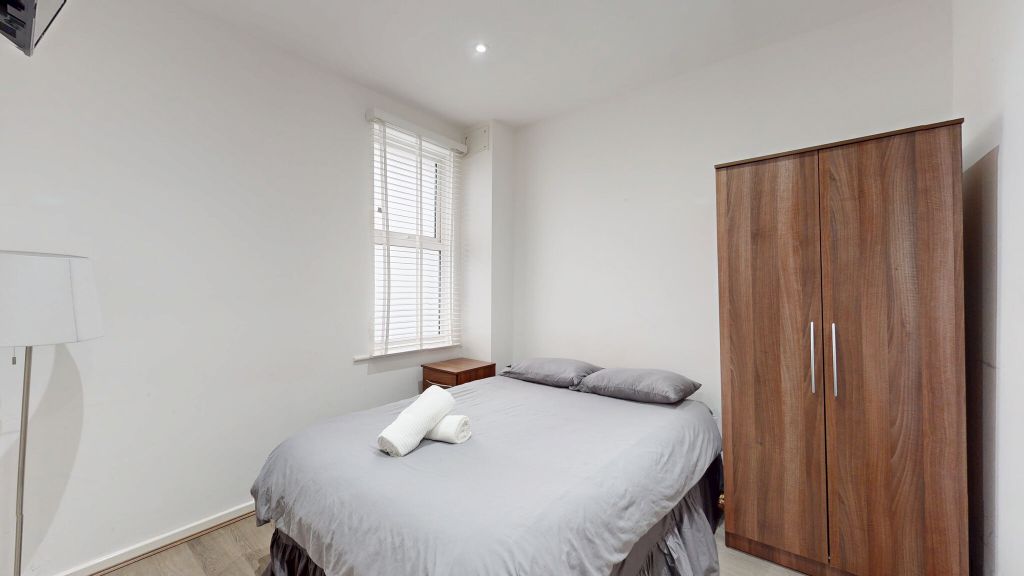Property photo 1 of 9 Bedroom