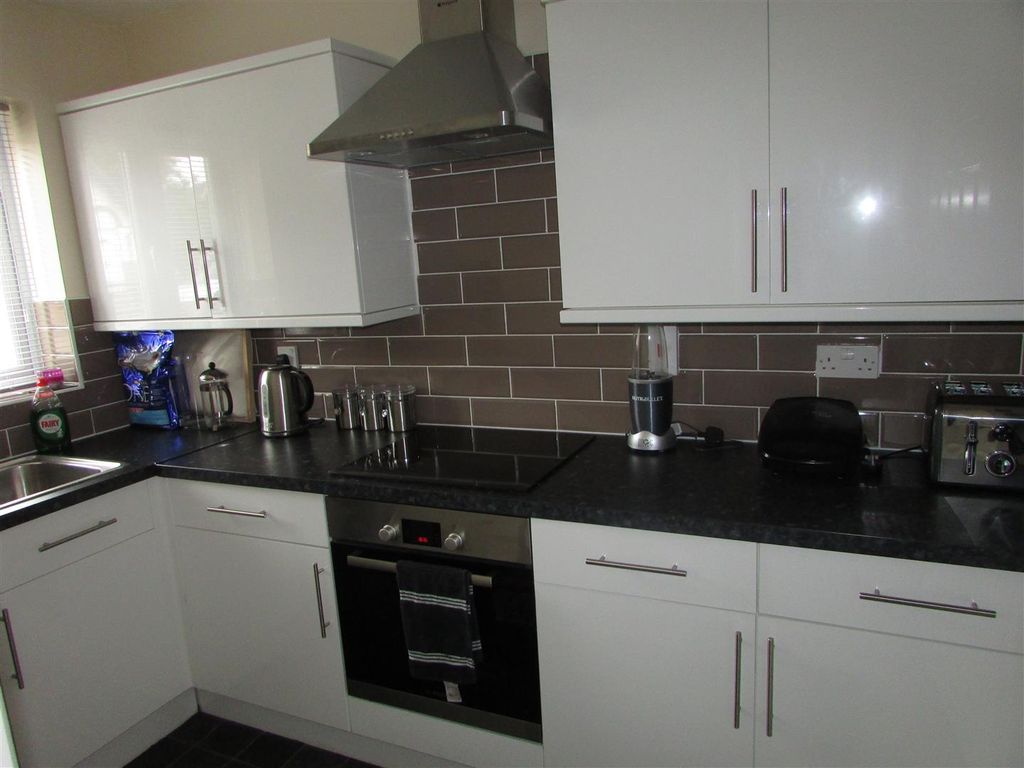 Property photo 2 of 8 54 Chepstow Close 002.Jpg
