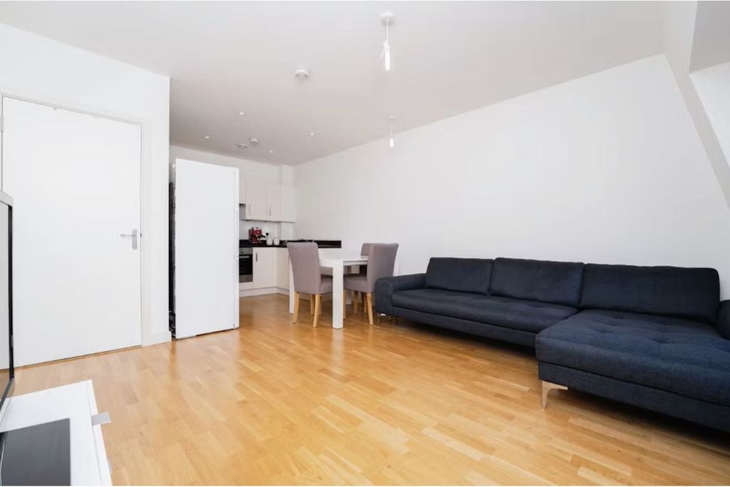 Property photo 3 of 34