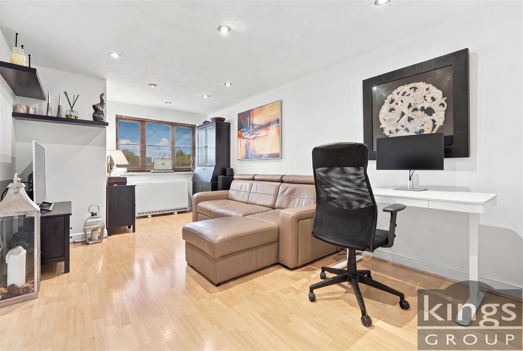 Property photo 2 of 25