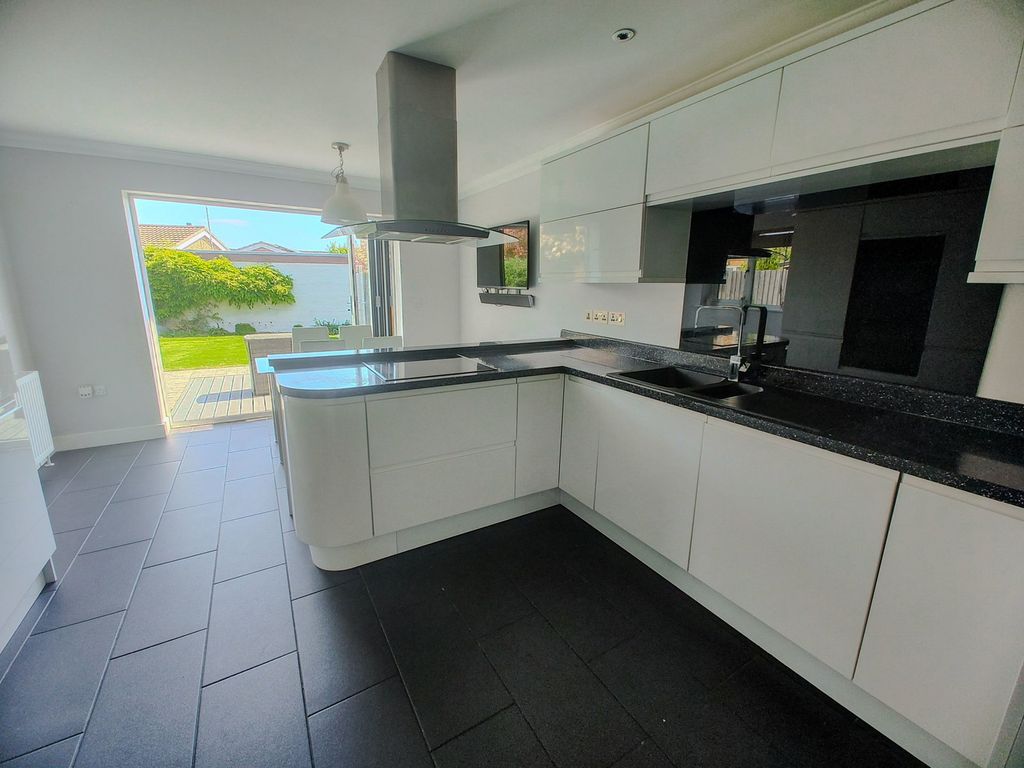 Property photo 3 of 45
