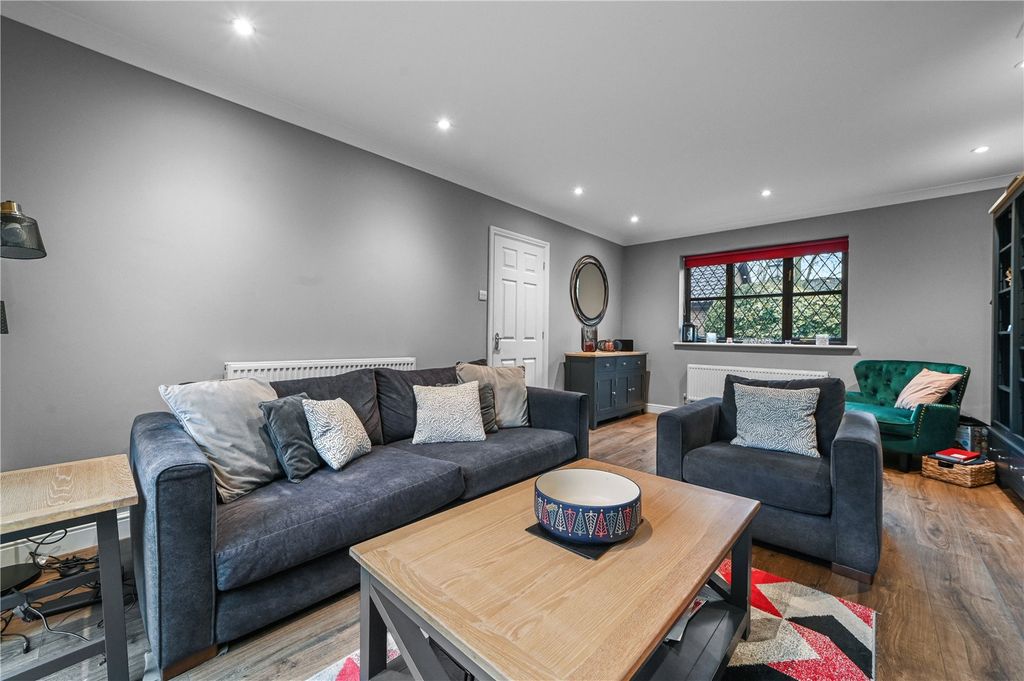 Property photo 3 of 16 Picture No. 17