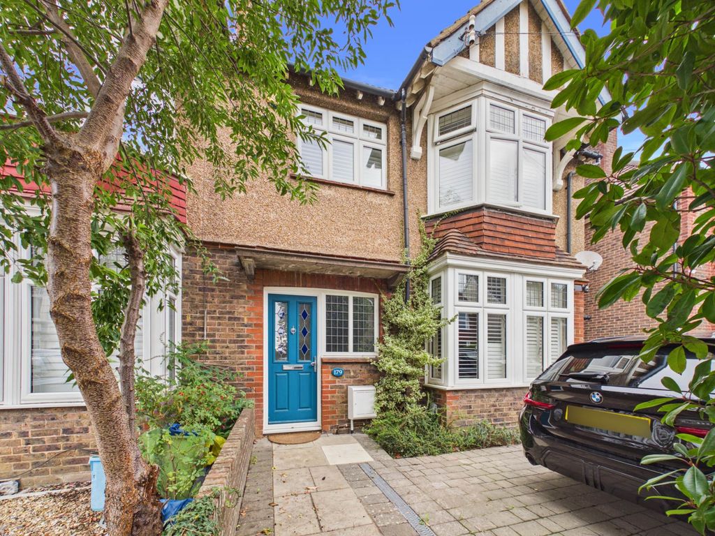 Property photo 2 of 24