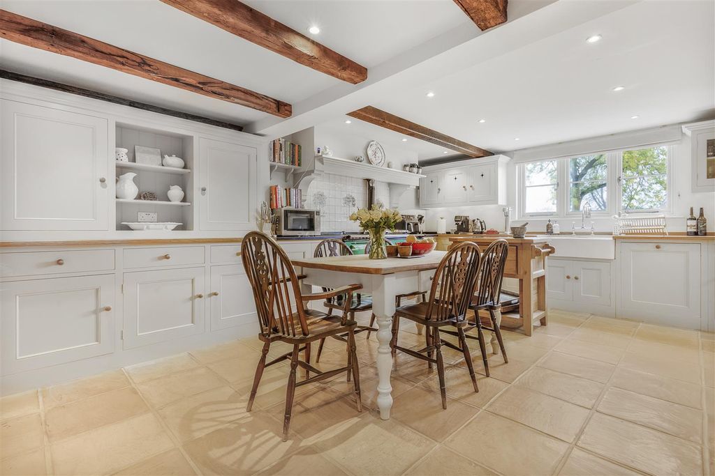 Property photo 3 of 31 Kitchen/Breakfast Room