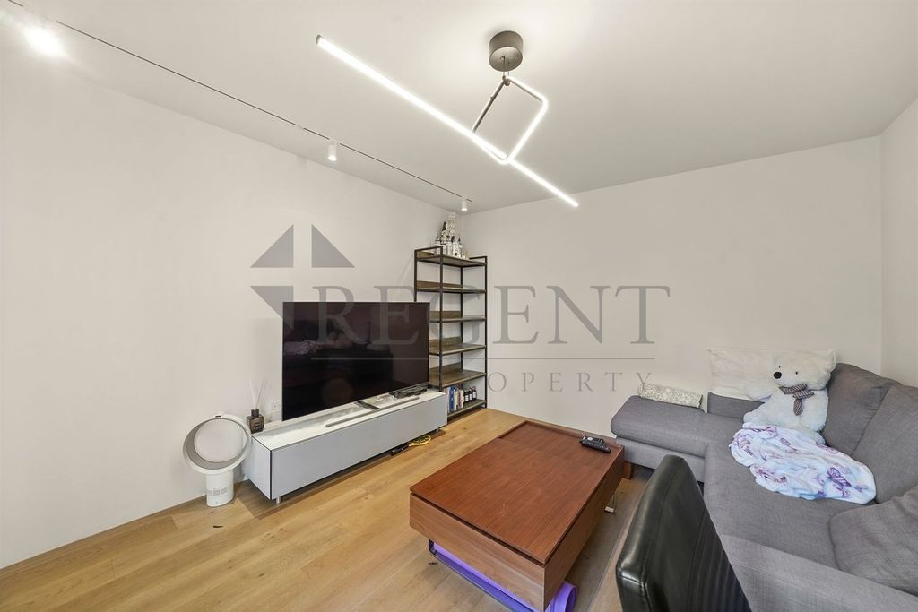 Property photo 3 of 11 Reception