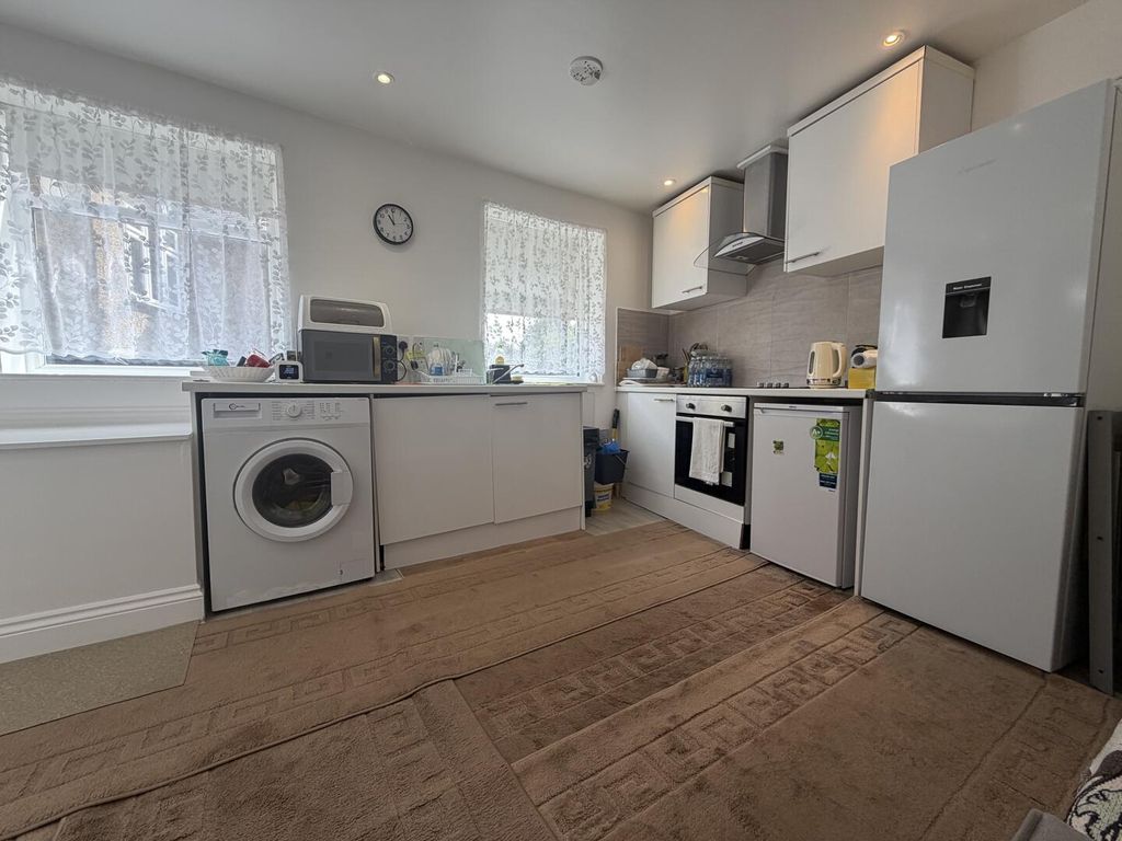 Property photo 1 of 4 Kitchen