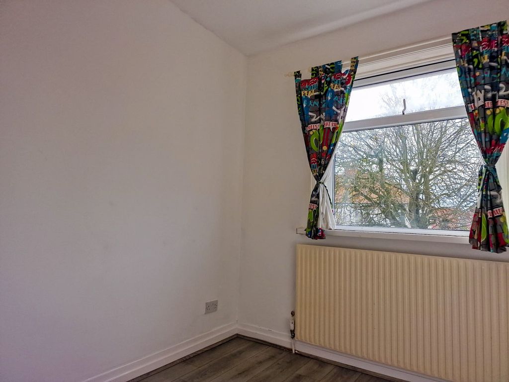 Property photo 3 of 16 Bedroom