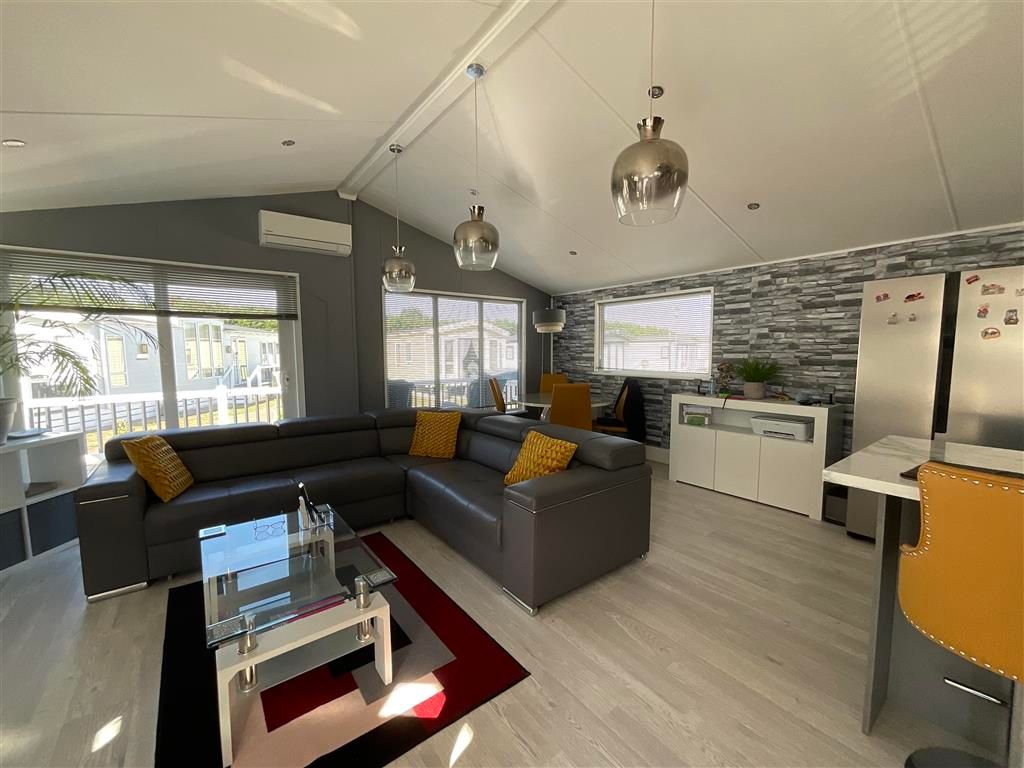 Property photo 1 of 10 Lounge/Kitchen/Diner