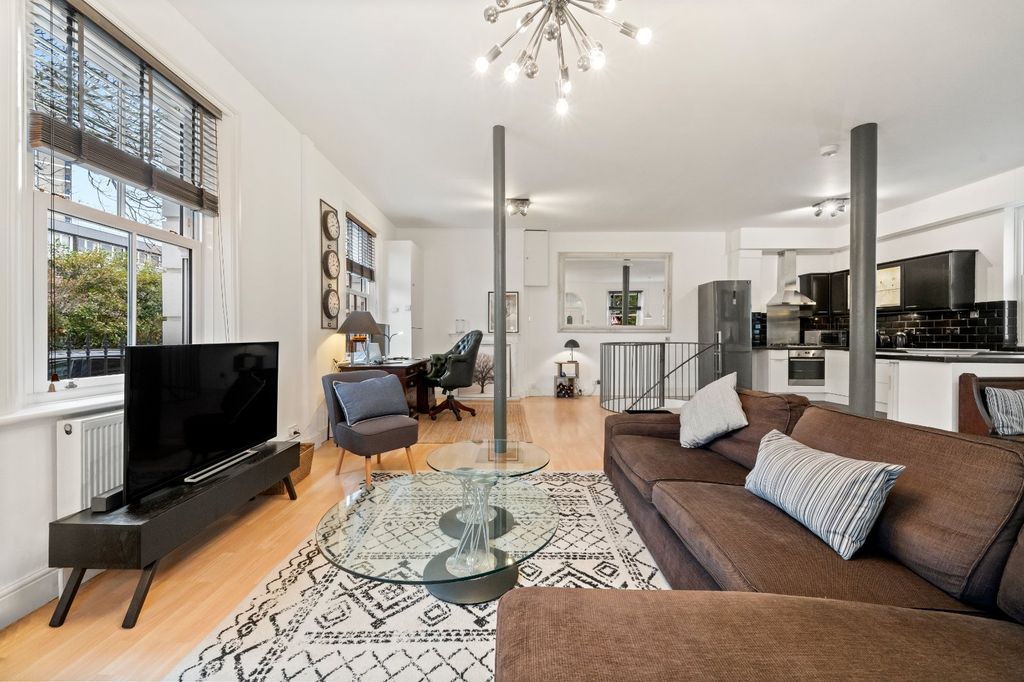 Property photo 2 of 21