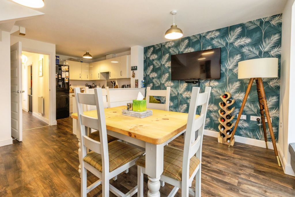 Property photo 3 of 19 2025-11-06-52Vespasian010