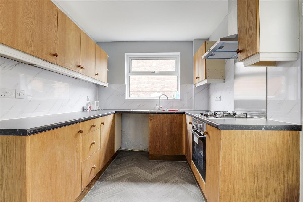 Property photo 2 of 15 05.Jpg