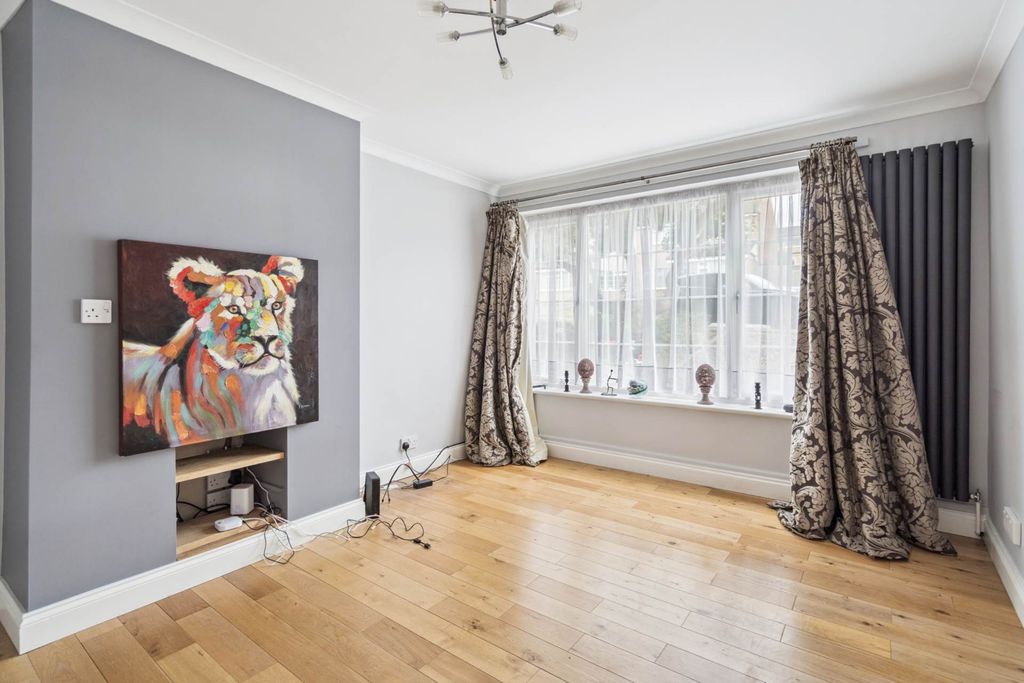Property photo 2 of 17