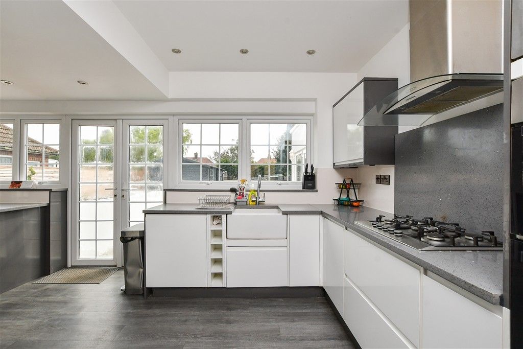 Property photo 2 of 18 Kitchen
