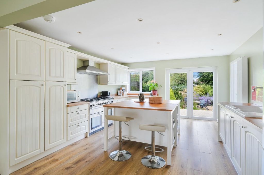 Property photo 2 of 21 Sandersfield Road