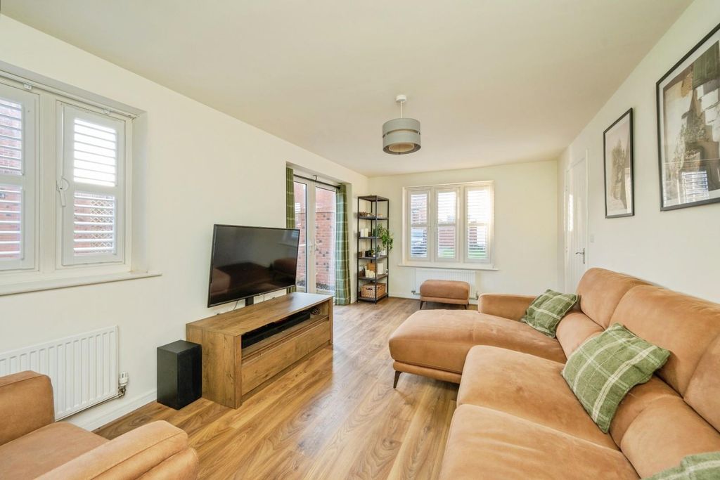 Property photo 2 of 24 1Childclose-24.Jpg