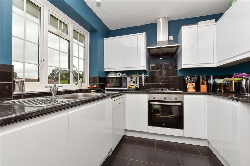 Property photo 3 of 12 Kitchen