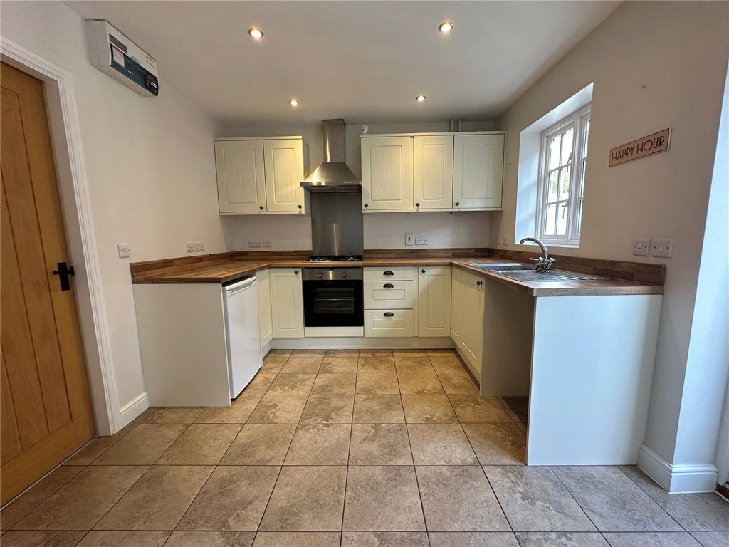 Property photo 2 of 10 Picture No. 12