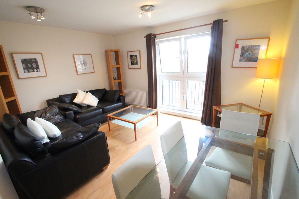 Property photo 2 of 10 Lounge