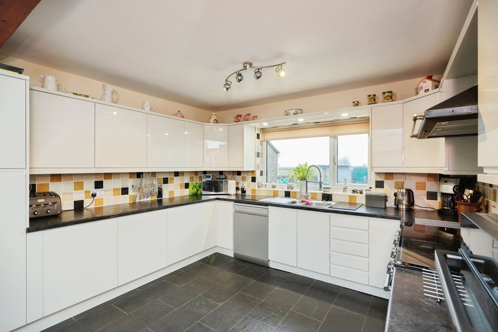 Property photo 3 of 20 Pbox-Img.Jpg