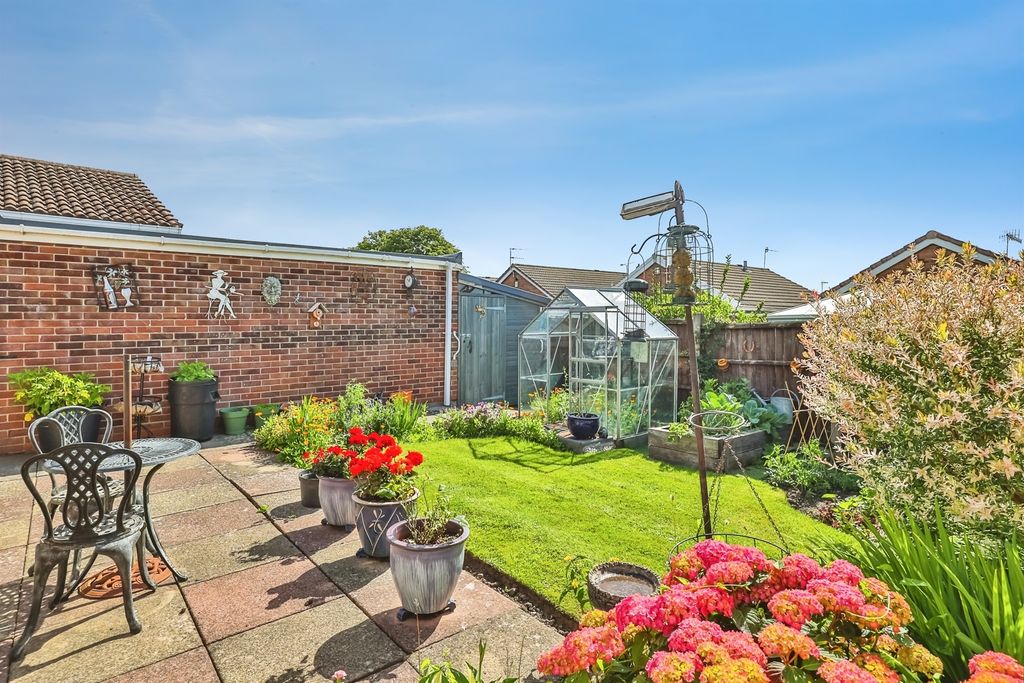 Property photo 2 of 17
