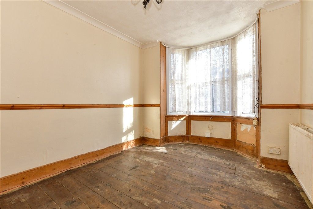 Property photo 3 of 12 Lounge