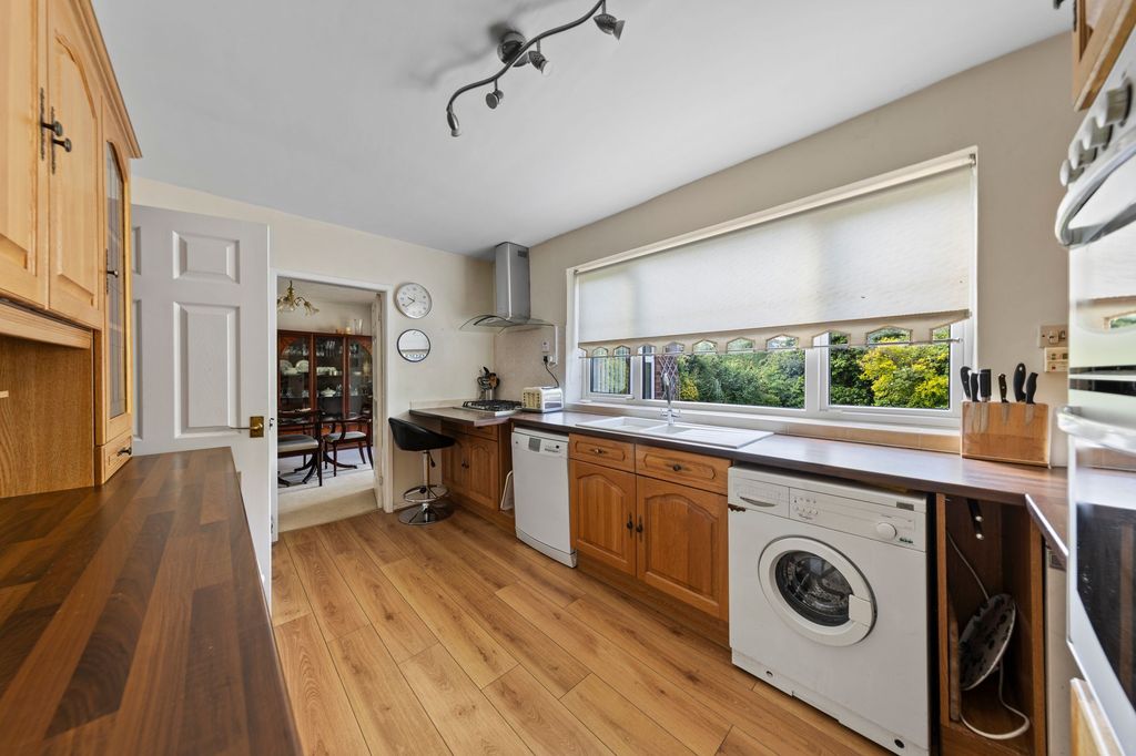 Property photo 3 of 25