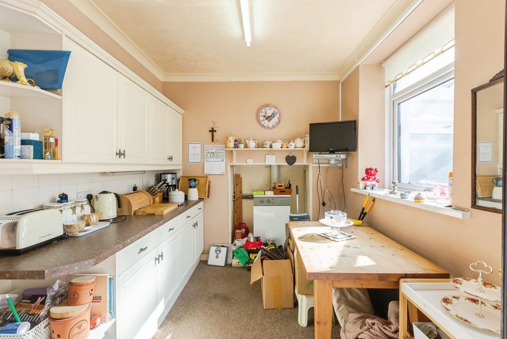 Property photo 2 of 17 Photo