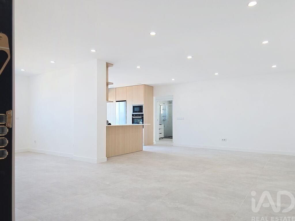 Property photo 2 of 28