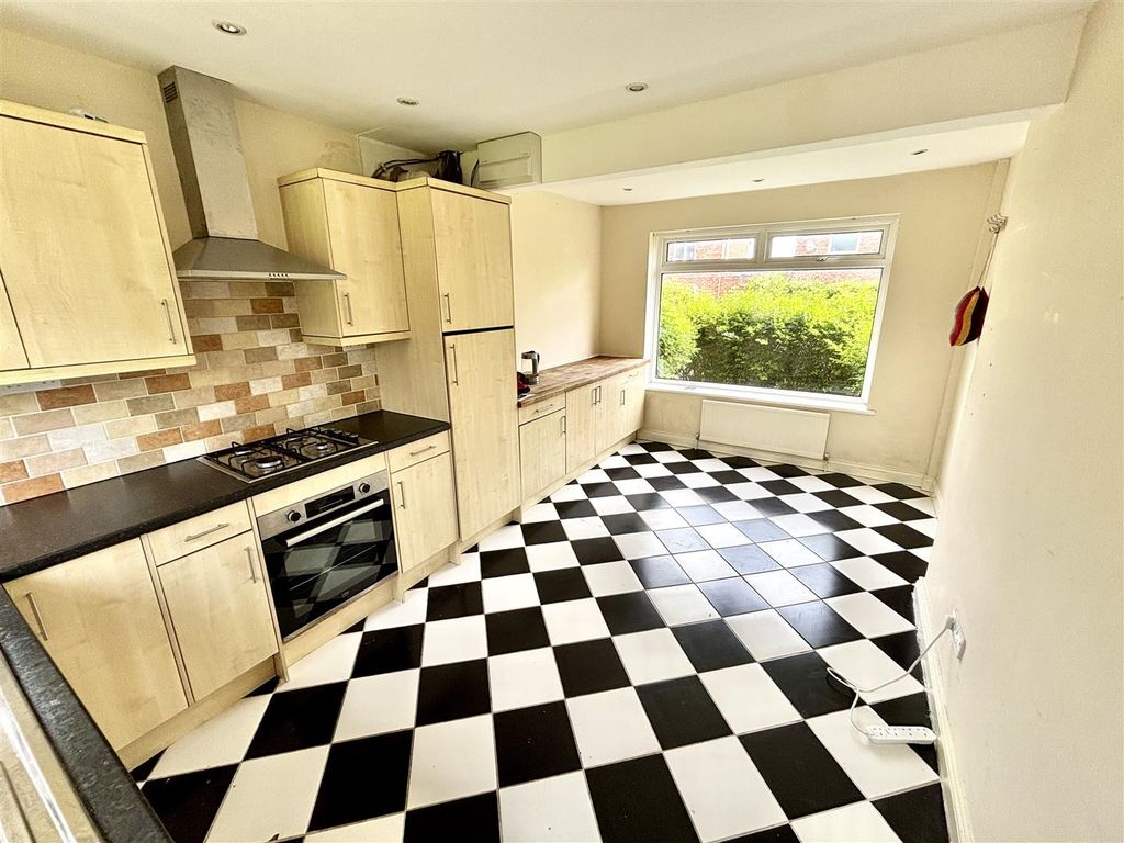 Property photo 2 of 14 Kitchen/Dining