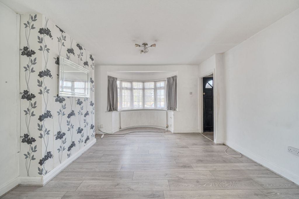 Property photo 3 of 20 1326304-1-687A27A...
