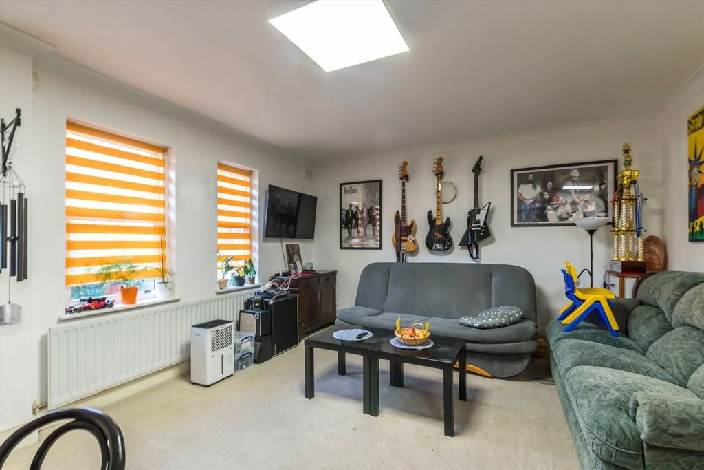 Property photo 2 of 3