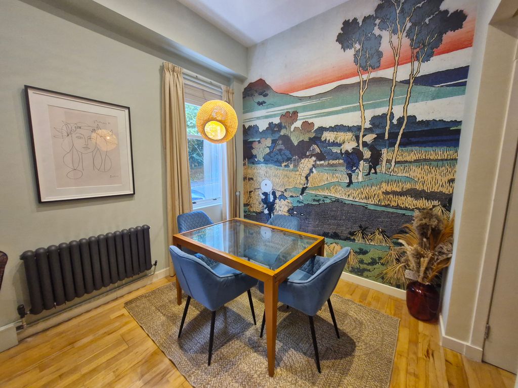 Property photo 3 of 12 Lounge