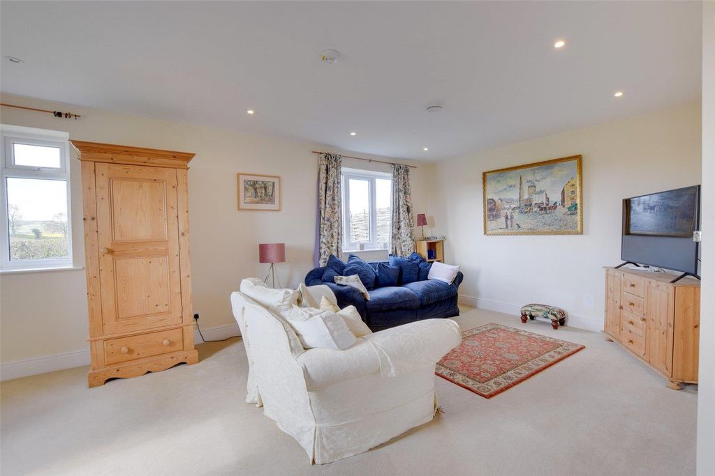 Property photo 2 of 18 Photo 6.Jpg