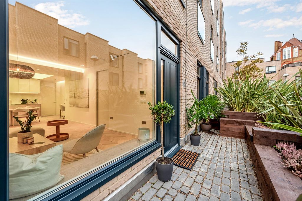 Property photo 2 of 20 2 Barrel Yard-1.Jpg