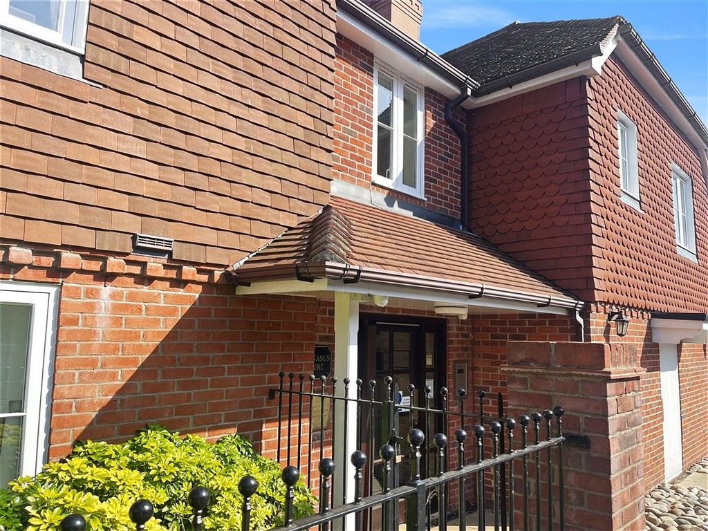Property photo 1 of 10 Front