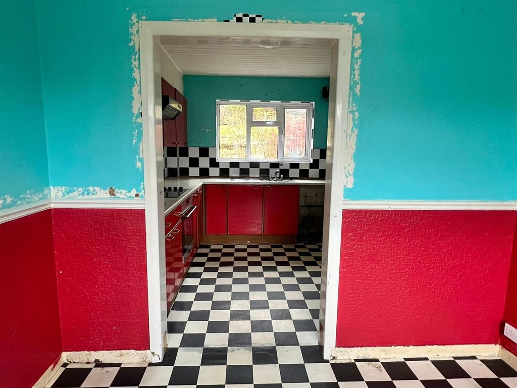 Property photo 3 of 11 Taunton Road 3 (New).Jpg