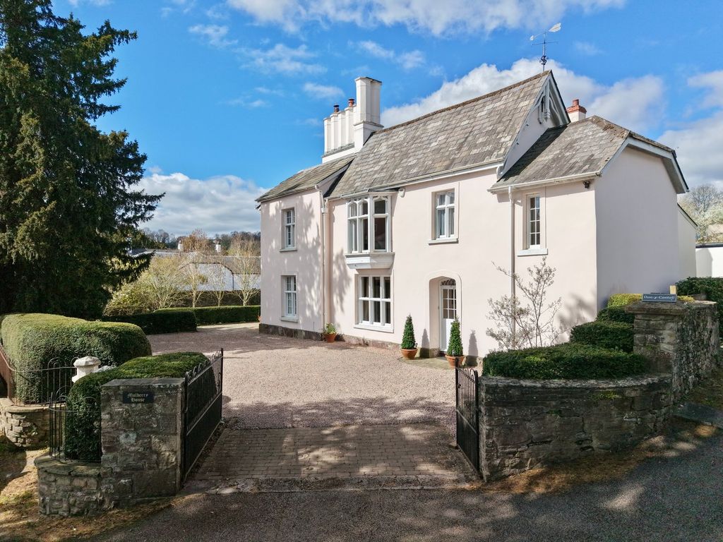 Property photo 1 of 32