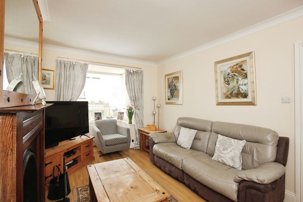 Property photo 3 of 18 Living Room