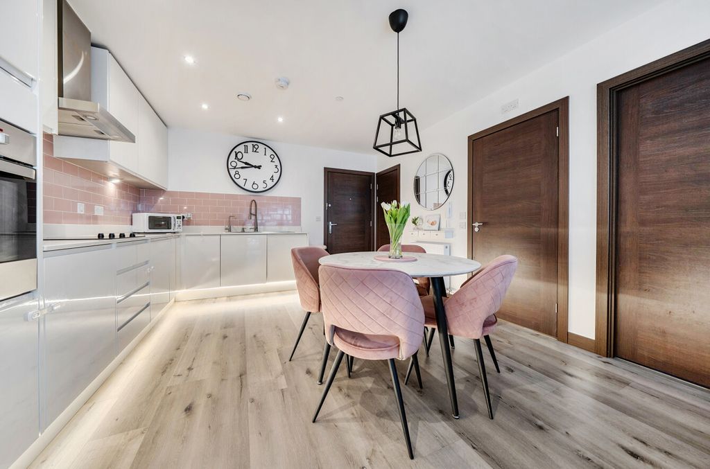 Property photo 2 of 17 1416808-4-6997062...