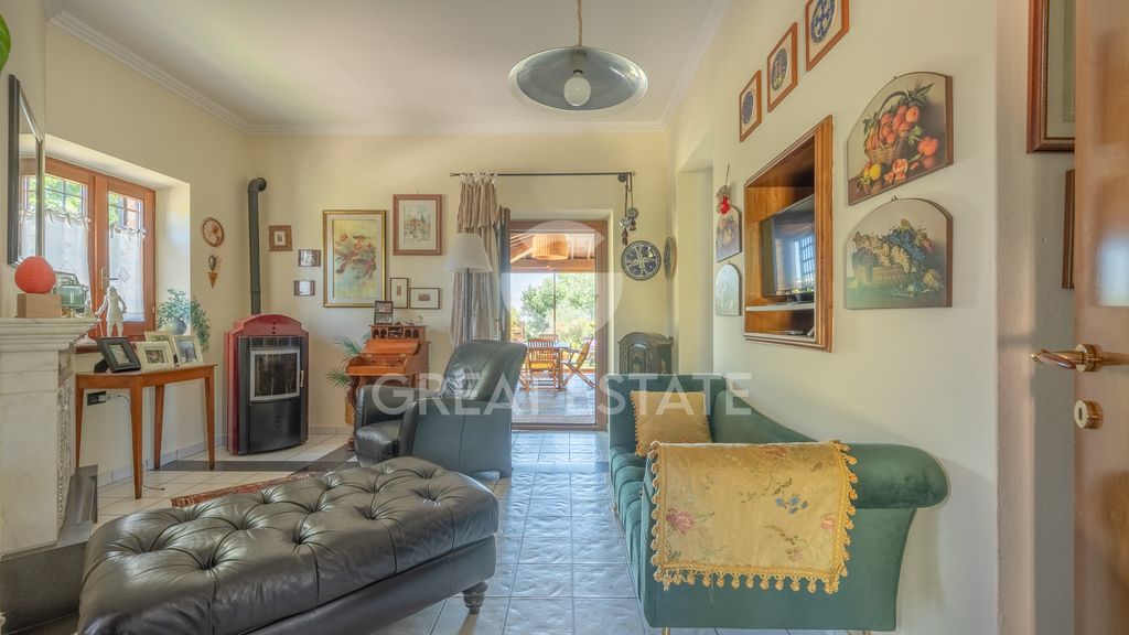 Property photo 2 of 90 Interiors